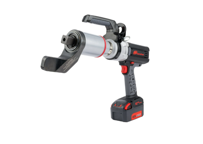 Chave de torque sem fio Ingersoll Rand, exemplo de ferramenta à bateria moderna que alia potência, mobilidade e conectividade para aplicações industriais na Indústria 4.0.